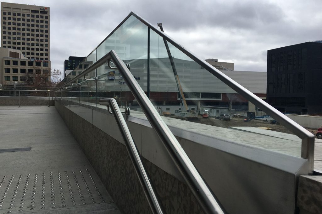 Glass-Guard-Rail-Commercial